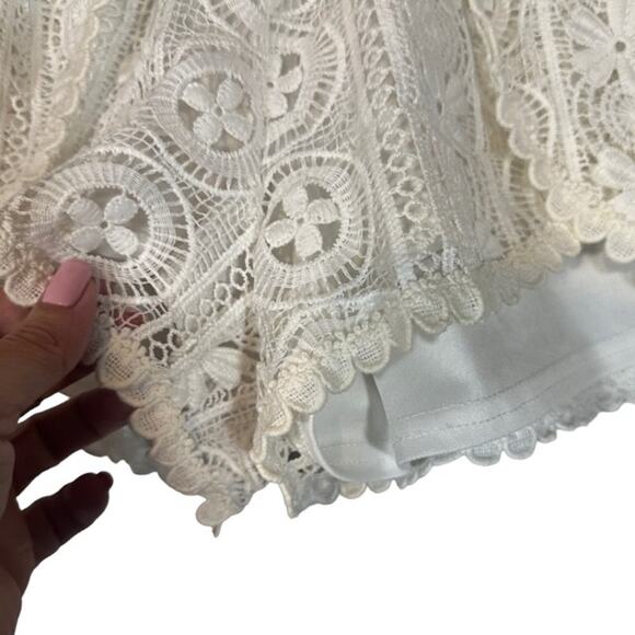 ASTR White Lace Embroidered Floral Scalloped Trim Shorts Women Sz S - Picture 5 of 9